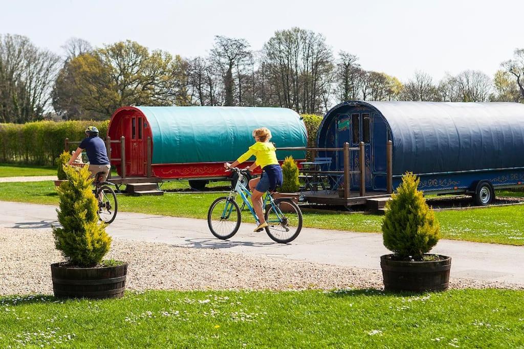 فندق Glamping At South Lytchett Manor بول المظهر الخارجي الصورة