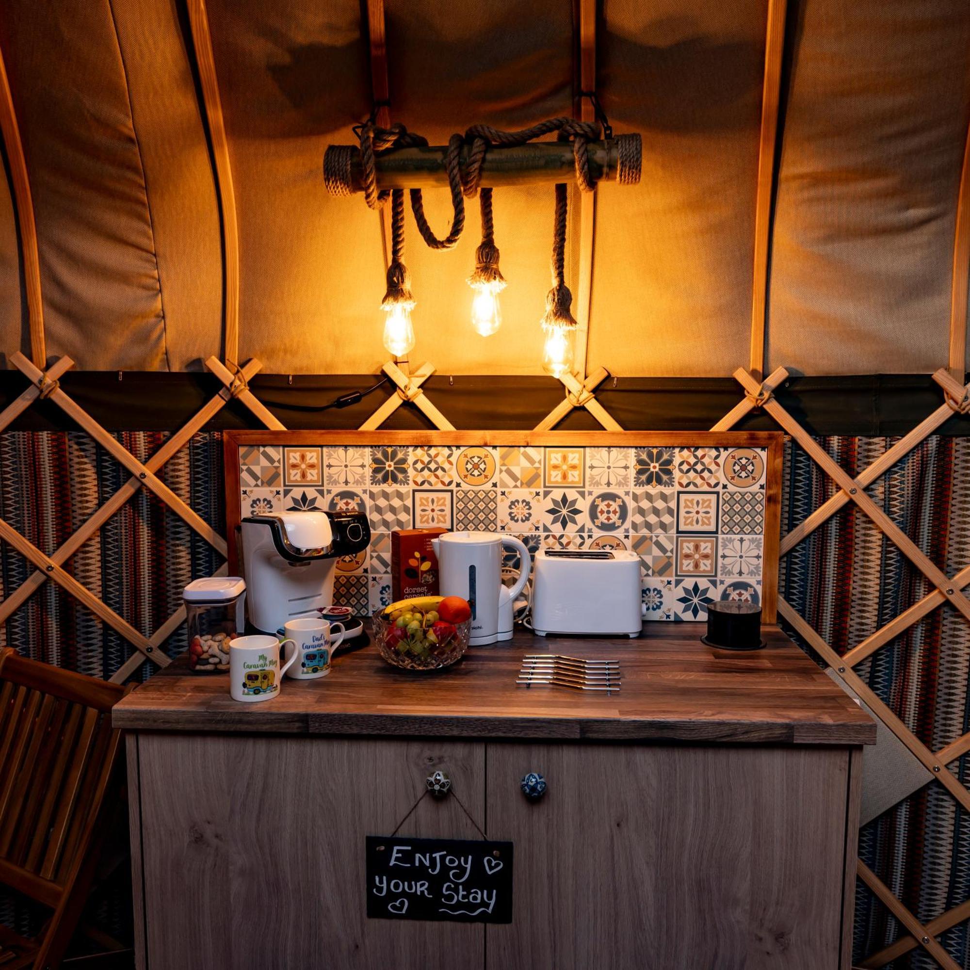 فندق Glamping At South Lytchett Manor بول المظهر الخارجي الصورة